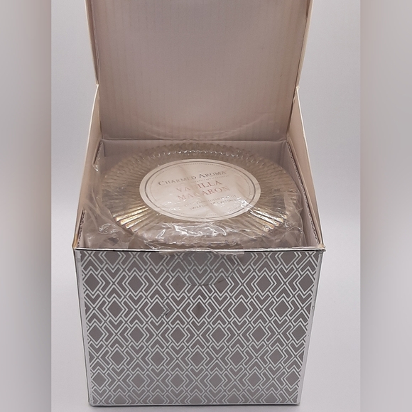 Vanilla Macaron Candle - Charmed Aroma - Picture 7 of 9